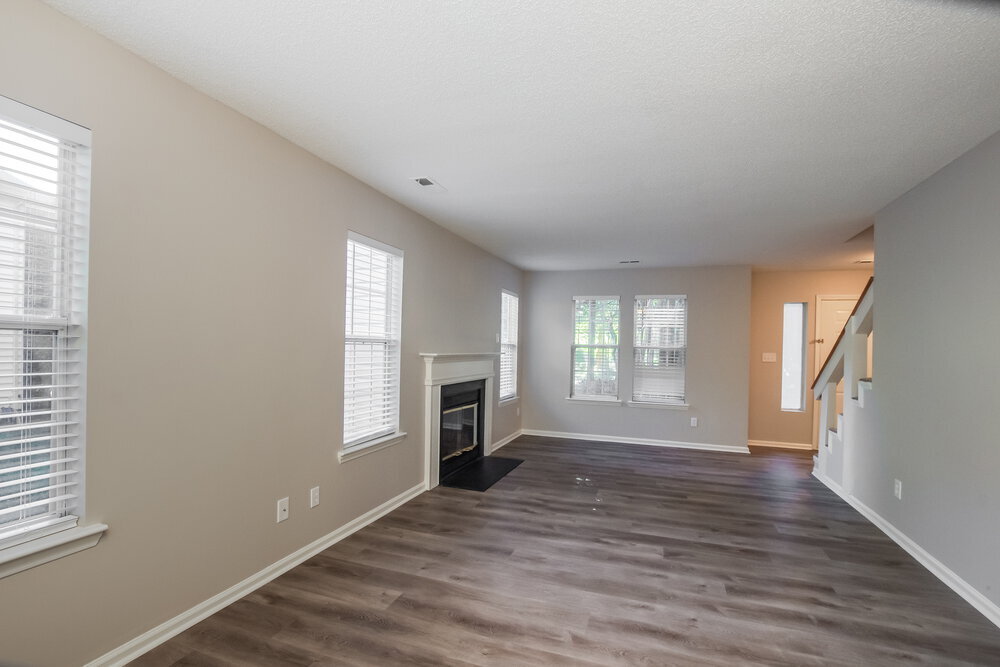 Building Photo - 3033 Oakcroft Dr