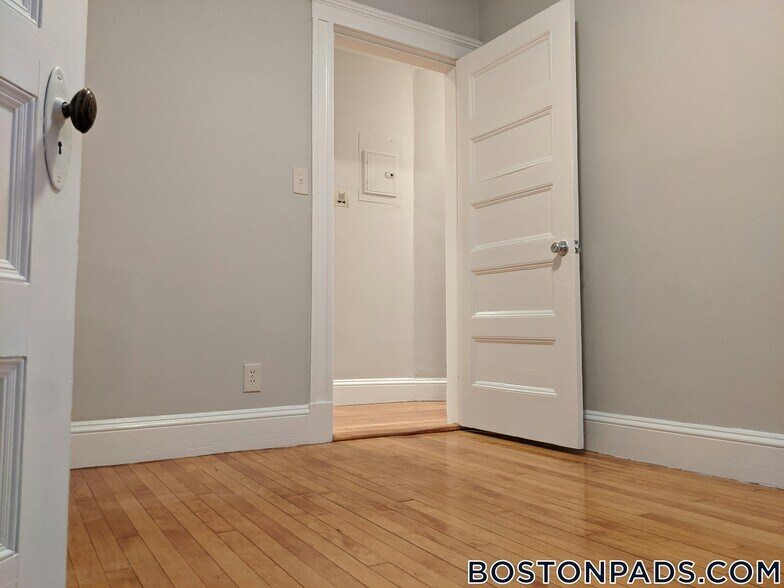 Building Photo - 9 Upland Rd