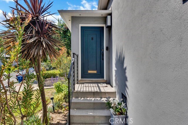 Building Photo - 2527 Canyon Dr