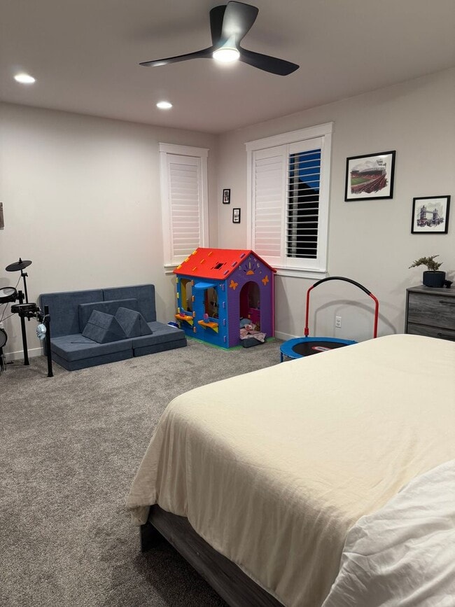 Building Photo - Beautiful Home with lots of upgrades.... A...