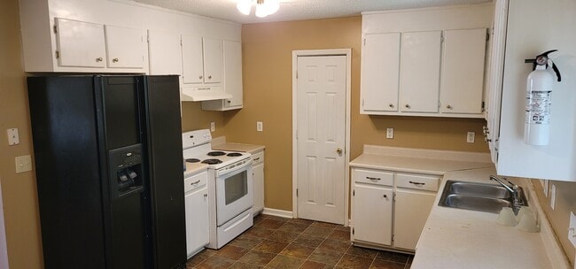 Building Photo - 11 Silver Spur Ct