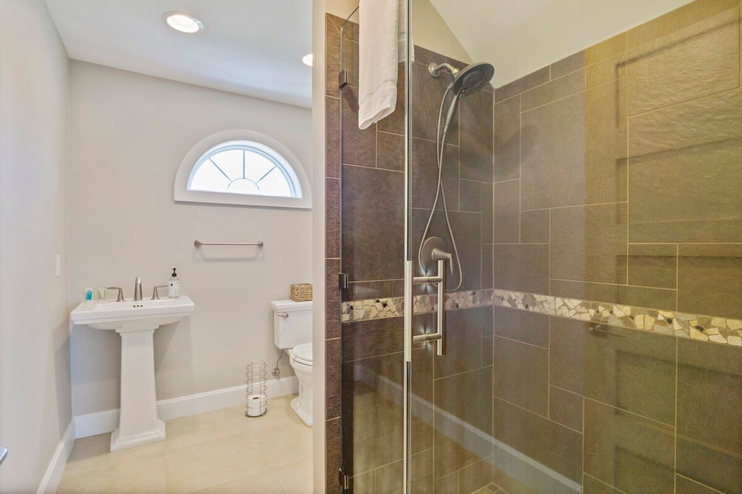 Building Photo - 3445 North Oceanshore Boulevard-SI FL2-ID1261598P
