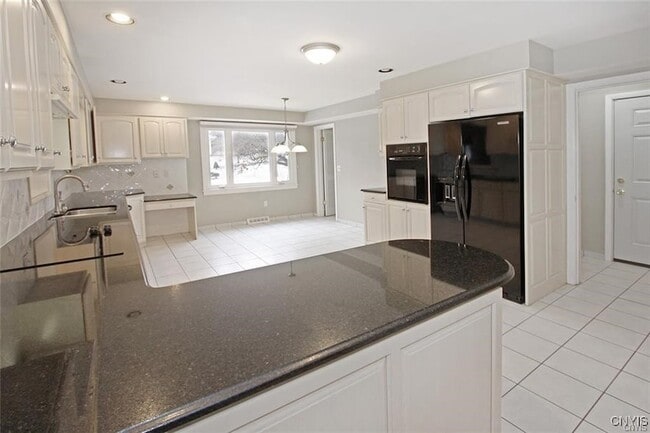 Building Photo - 101 Britain Rd