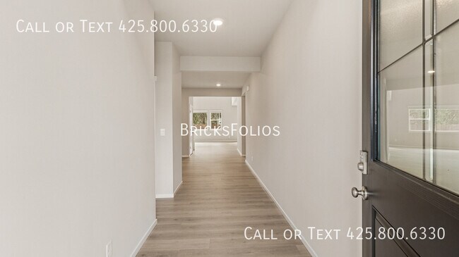 Building Photo - 2319 Boxcar Ct NE