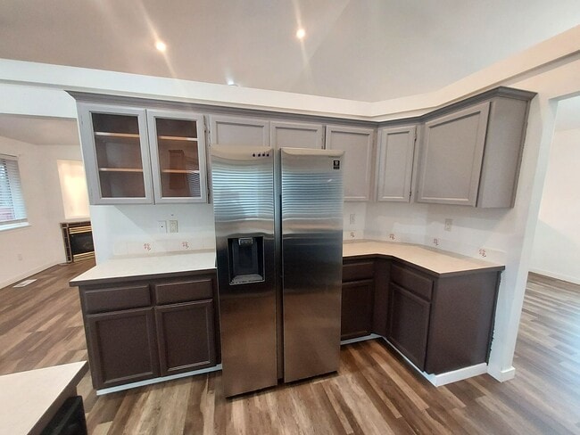 Building Photo - 4 bedroom 2.75 bath, Huge Fenced Yard with Landscaping Included!!