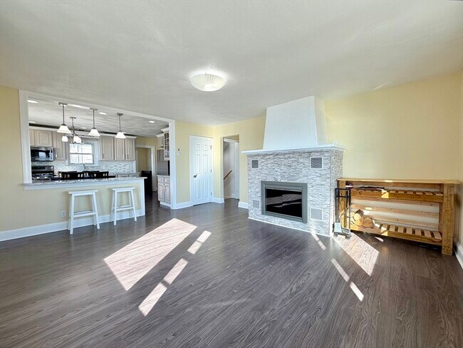 Building Photo - 36 Annavoy St