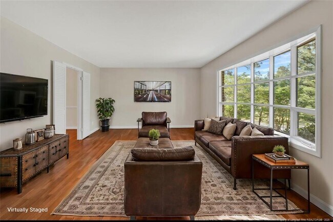 Building Photo - 2701 Lake Club Dr