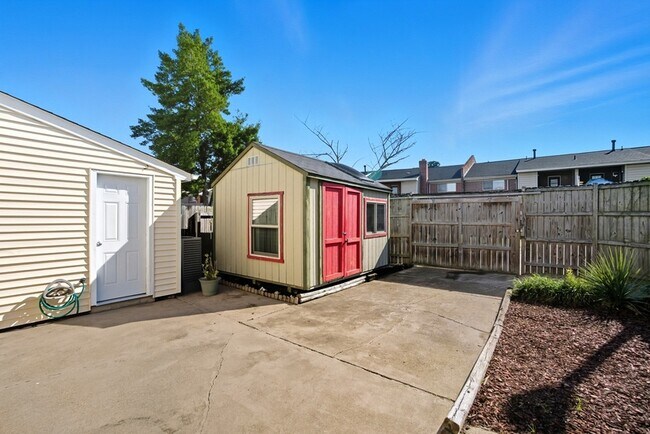 Building Photo - 712 Biltmore Dr