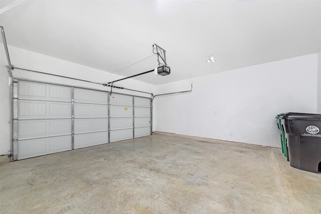 Building Photo - 837 W Little York Rd