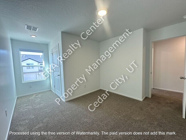 Building Photo - Move-in Discount!!! 3 Bedroom 2 bath with Garage- Townhouse