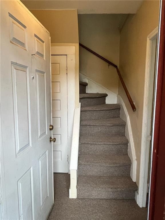 Building Photo - 362 Main St