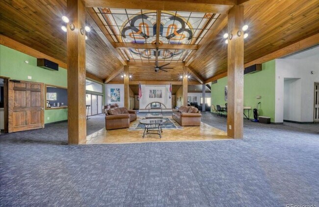 Building Photo - 1150 Golden Cir