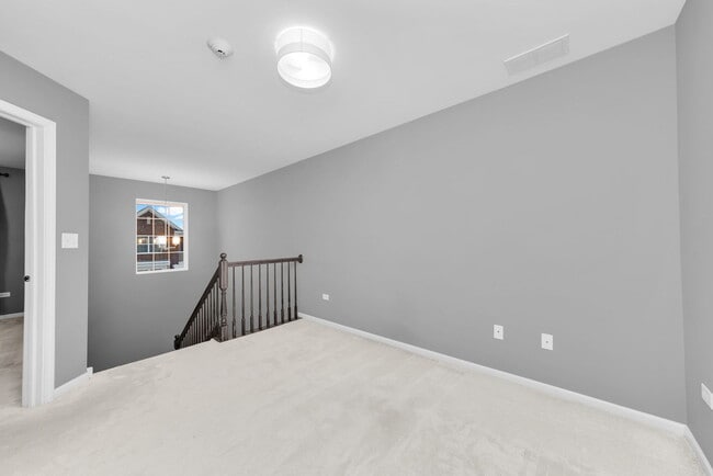 Building Photo - 2525 Dunraven Ave