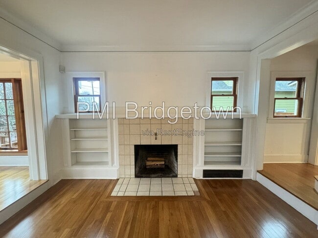 Building Photo - 4733 SE Yamhill St