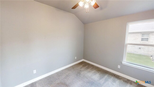 Building Photo - 809 Holliday Dr