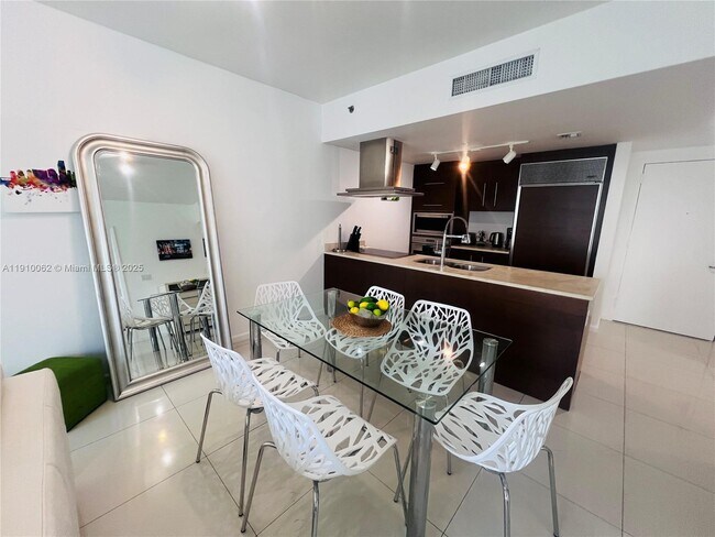 Building Photo - 485 Brickell Ave