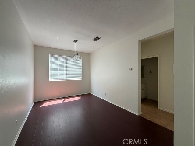 Building Photo - 5569 Hunt Club Dr