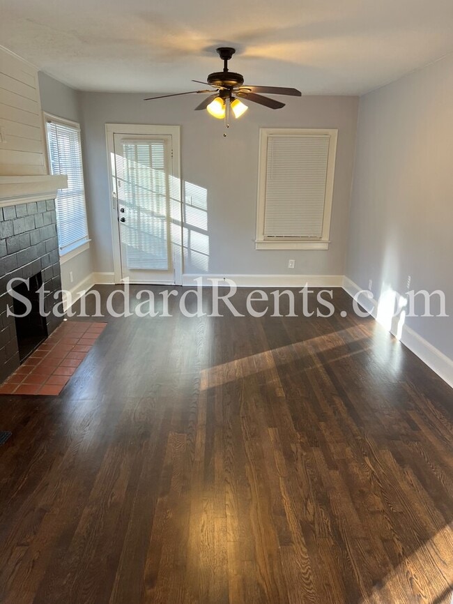 Building Photo - Adorable updated bungalow on a large lot in the heart of Grant Park!