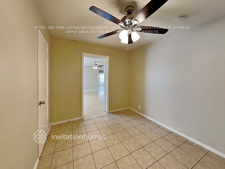 Building Photo - 4534 W Mitchell Dr