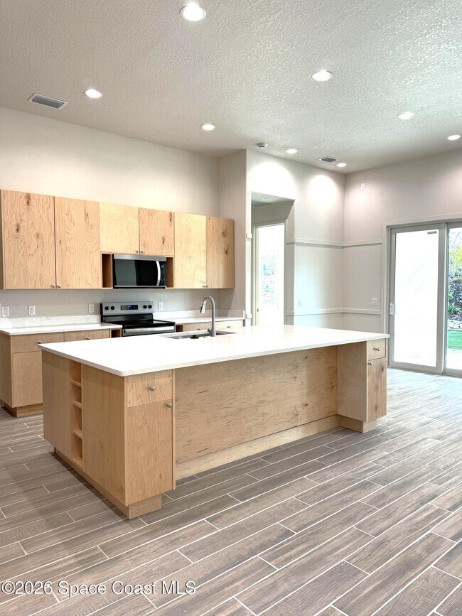 Building Photo - 2821 Edington Dr