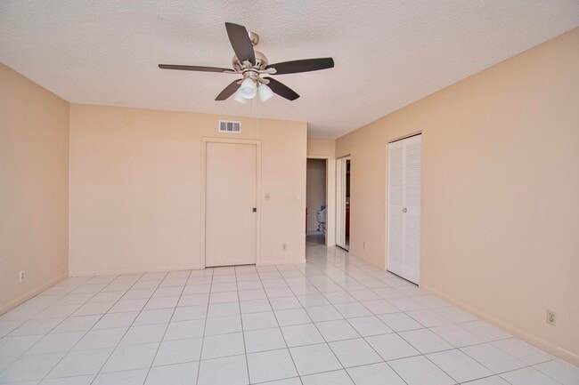 Building Photo - 14579 Canalview Dr