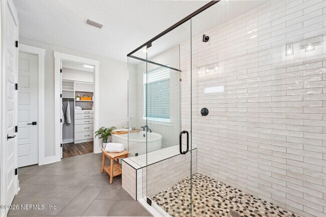 Building Photo - 10223 Silverbrook Trl