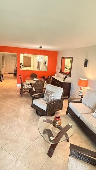 Building Photo - 4031 N Cypress Dr