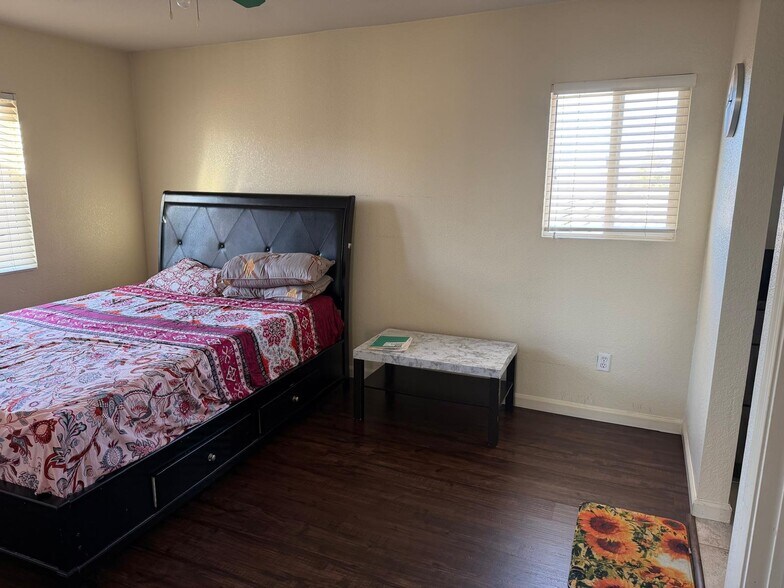 Building Photo - 1084 Huntly Dr