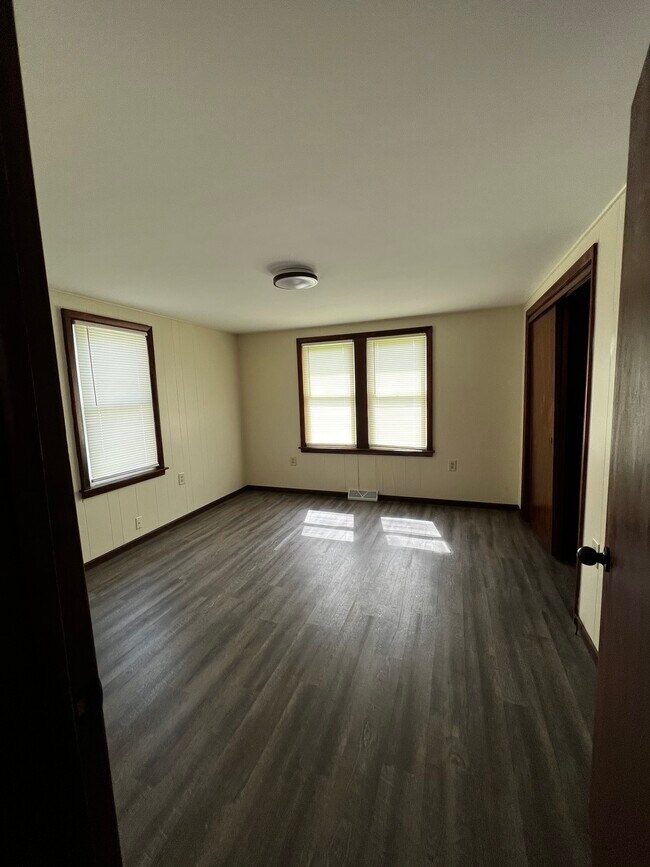 Building Photo - 111 N Chanute St