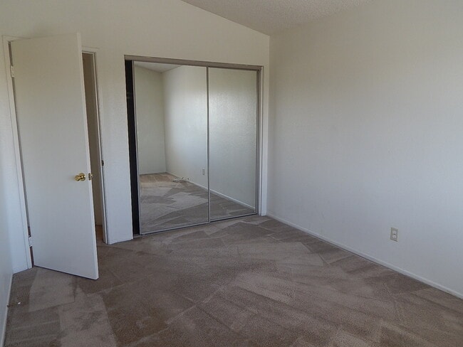 Building Photo - 20410 Mesa Oak Dr