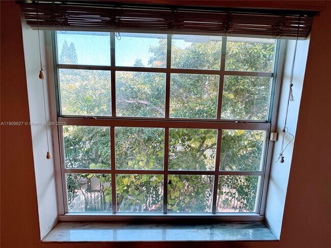 Building Photo - 2424 SE 17th St