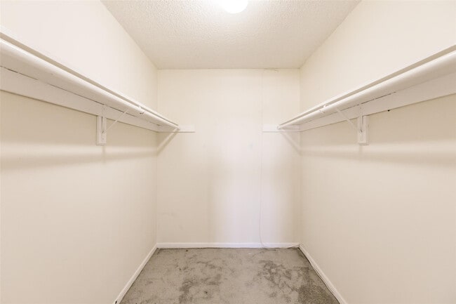 Building Photo - 340 Sunset Dr