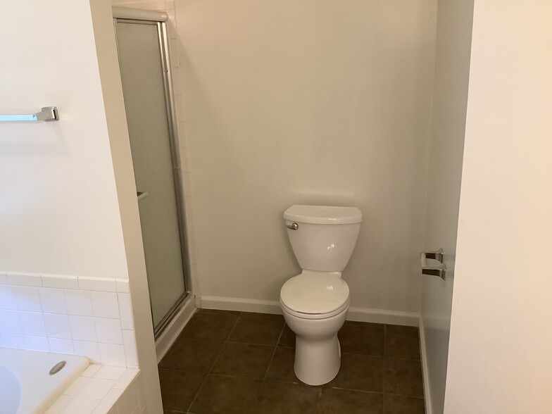 Building Photo - 2377 Ferndown Dr