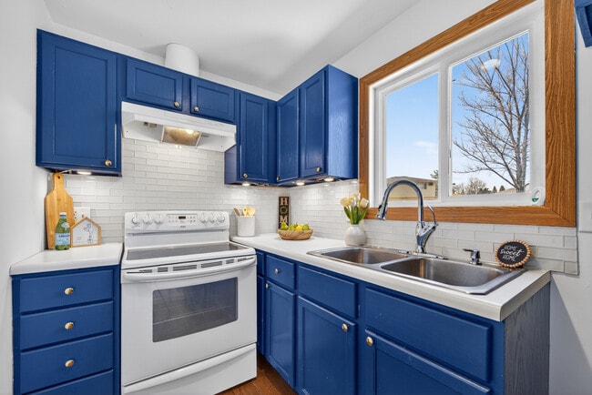 Building Photo - 1140 Ohio Ct