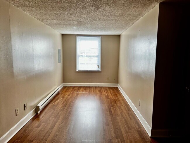 Building Photo - Charming 1-Bedroom Upstairs Unit in Dunn, NC!