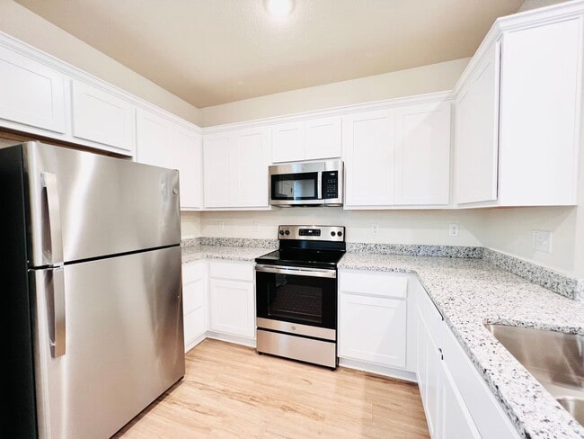 Building Photo - 10322 Lynwood Vlg