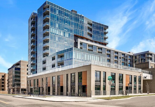 Building Photo - 1BD, 1.5BA Lakehouse Condo on the 6th Floor