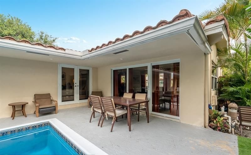 Building Photo - 2409 NE 22nd Terrace