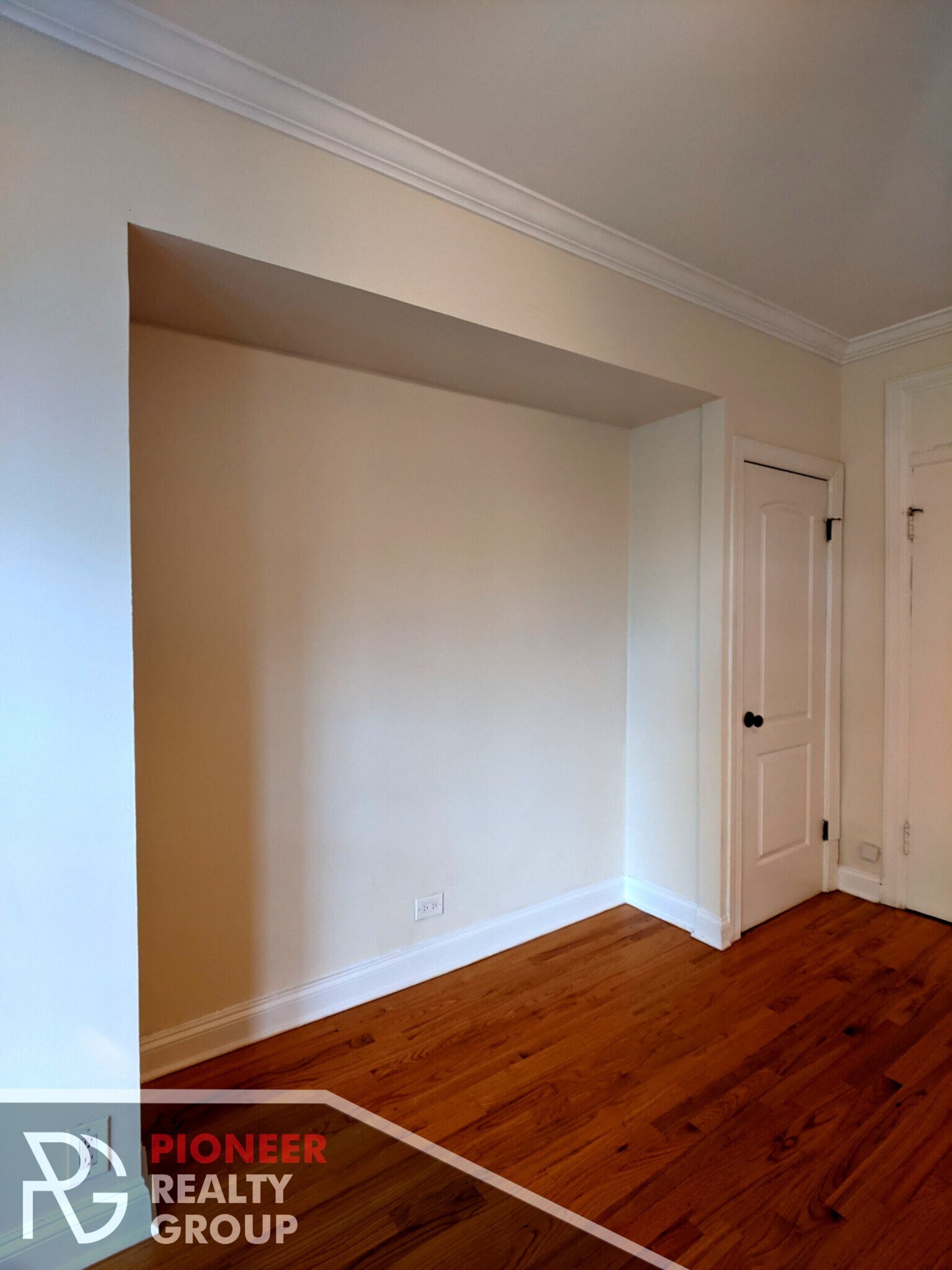 Building Photo - 4616 N Paulina St