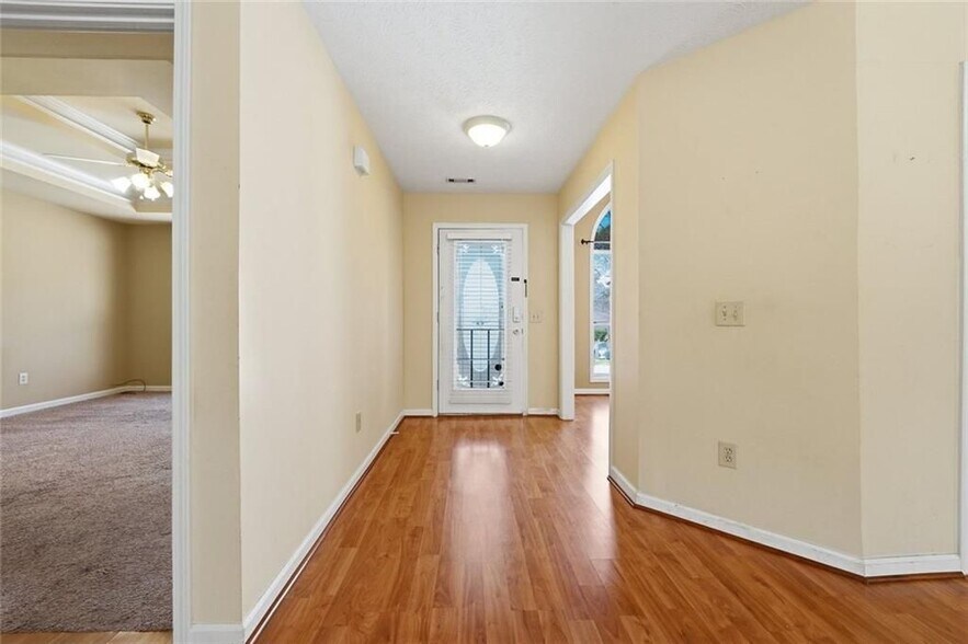 Building Photo - 2600 Avalon Pl