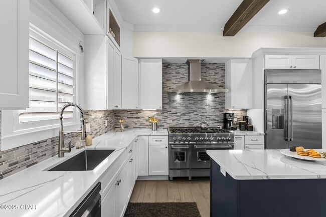 Building Photo - 407 Petrel St