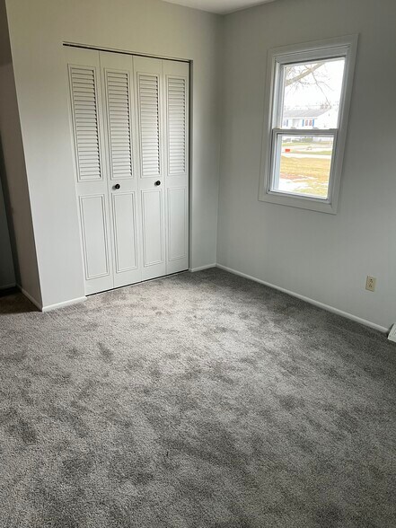 Building Photo - 369 Dehoff Dr