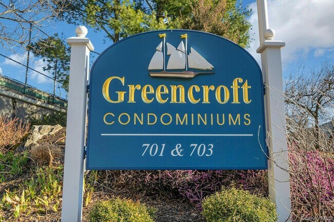 Building Photo - 703 Pelham Rd