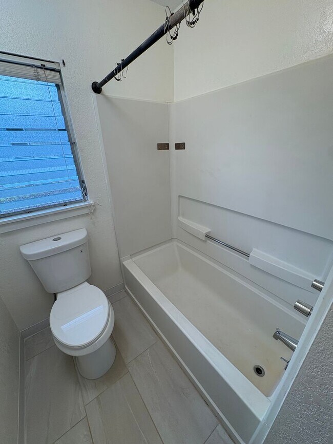 Building Photo - Beautifully Renovated 2Brdm 1 Bath in Hilo