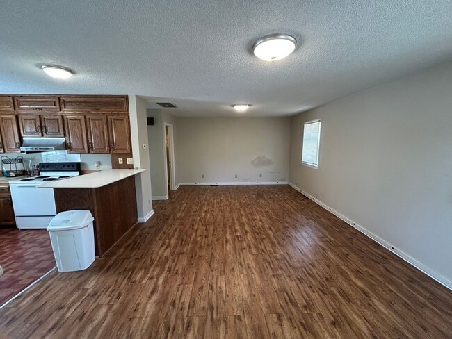 Building Photo - Great Studio Style Home!! Near Downtown!