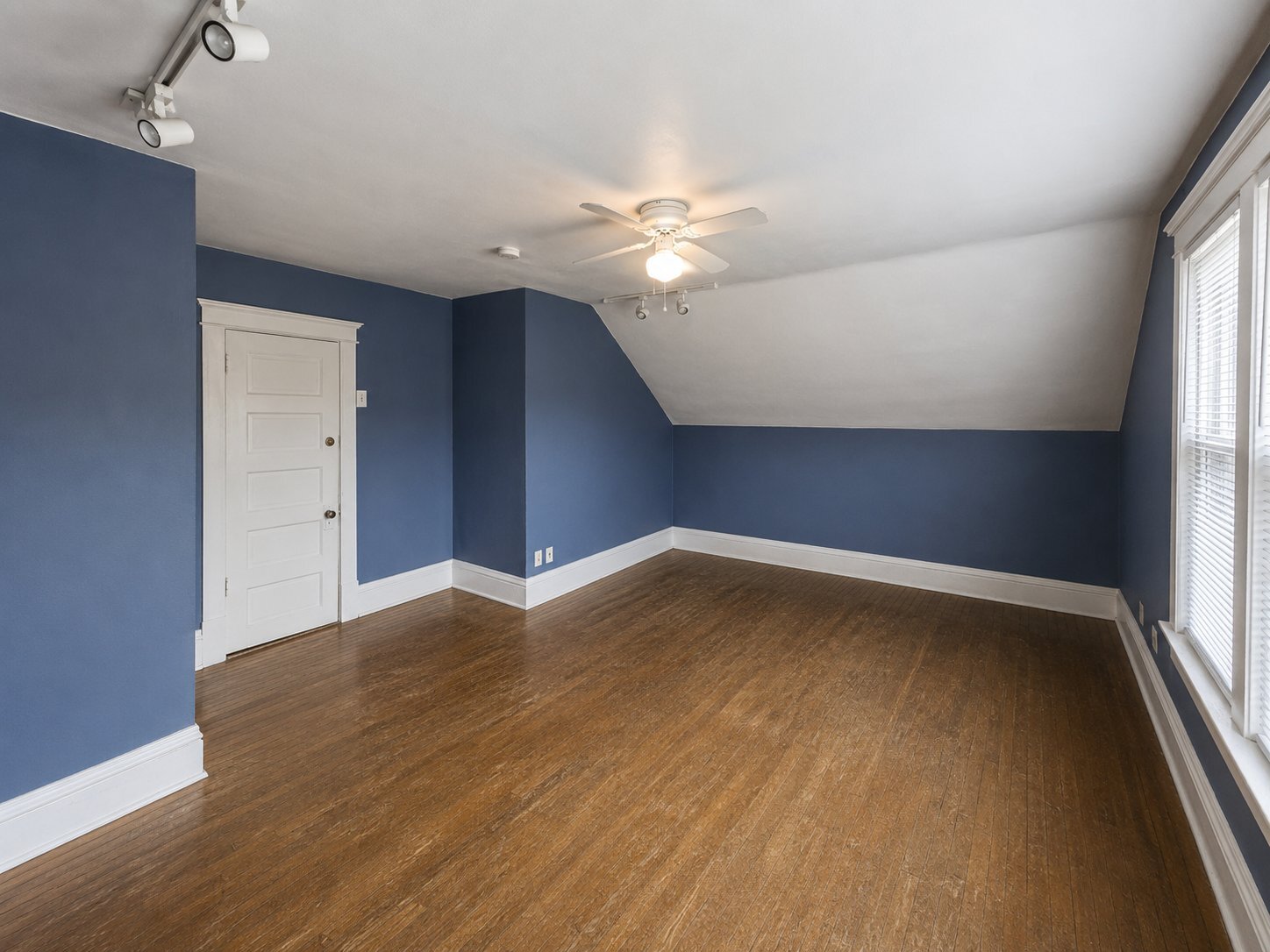 Building Photo - 208 E Northwood Ave