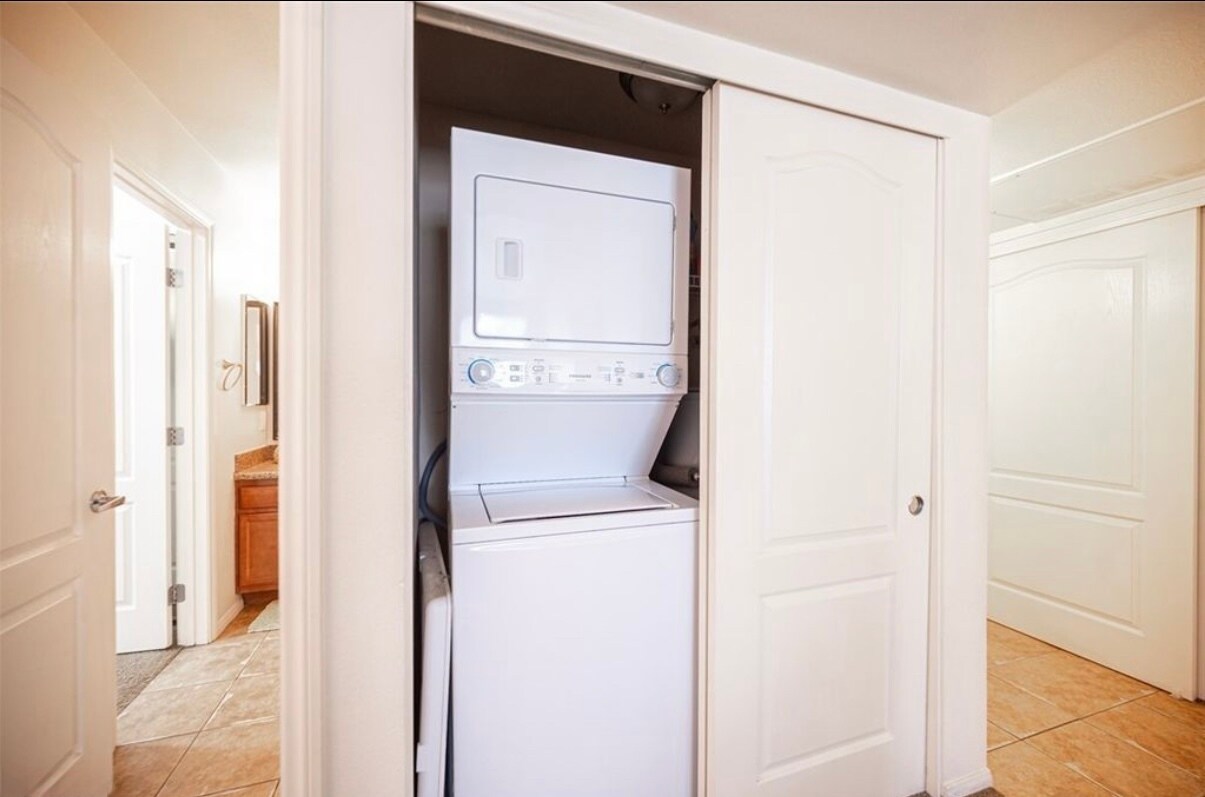 Building Photo - 2110 Sealion Dr