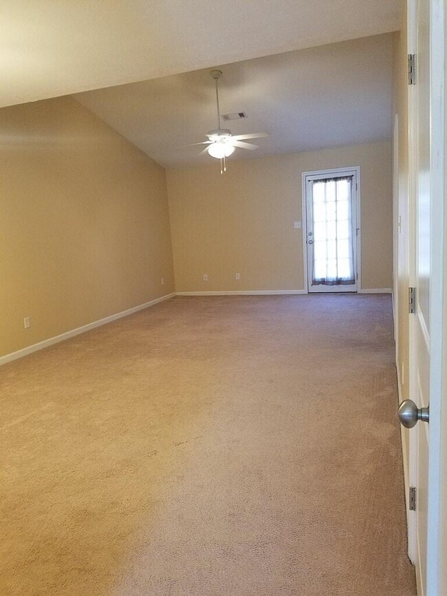 Building Photo - 460 Strutter Trail