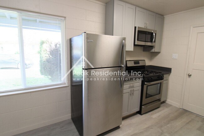 Building Photo - 4801 Valletta Way