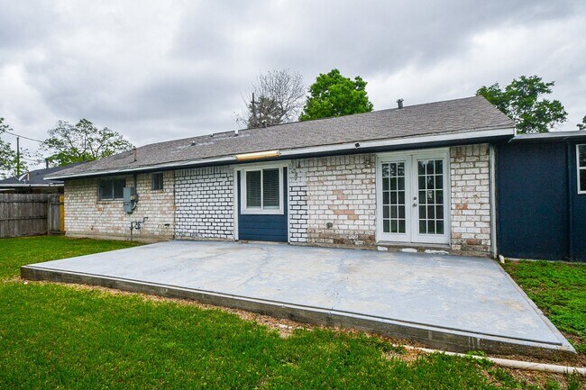 Building Photo - 710 Barnesville St